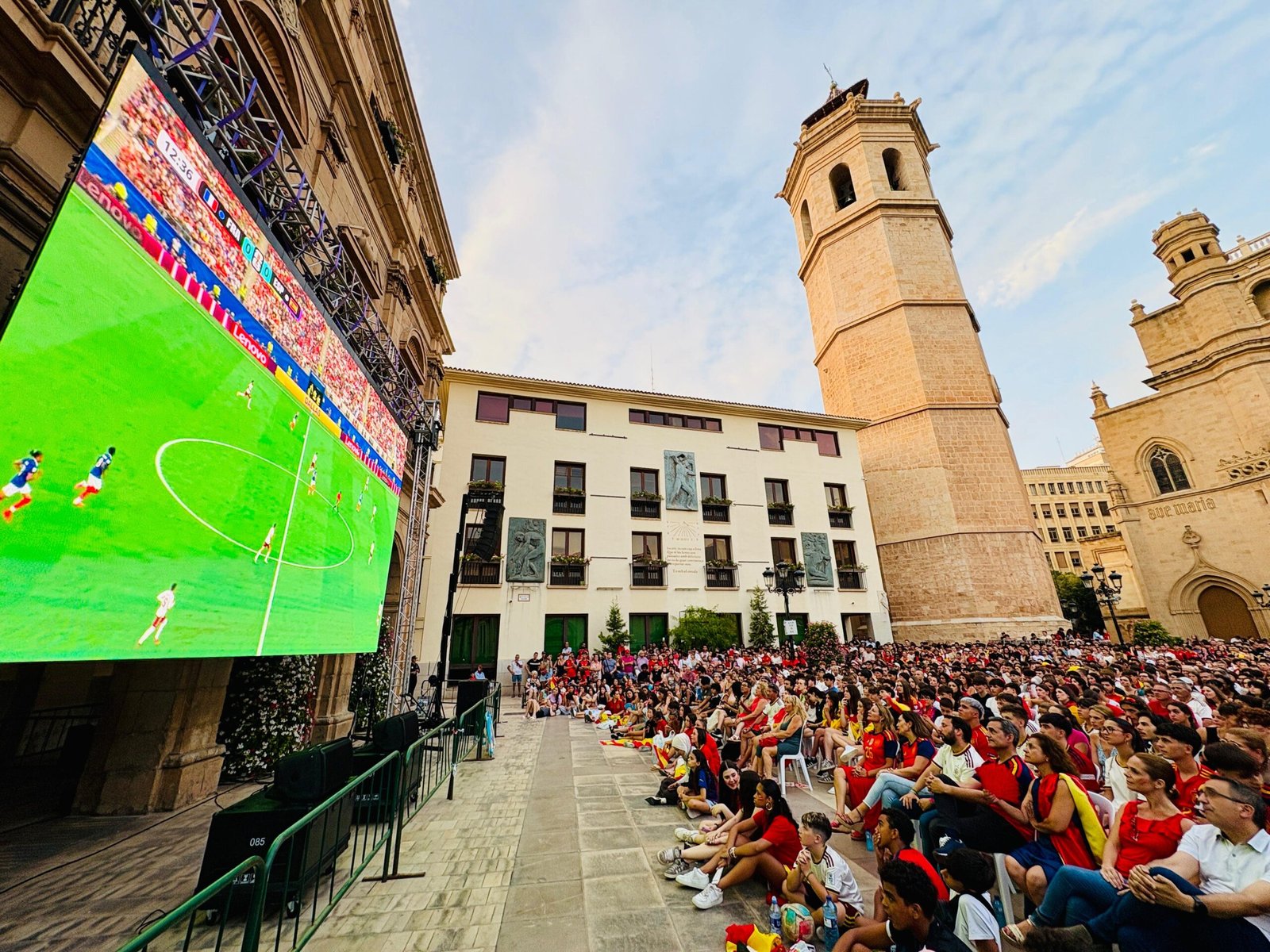 Dos pantallas gigantes para ver la final del Mundial entre España y Argentina: una en la plaza Mayor y otra en el recinto del SOM Festival en el Grao